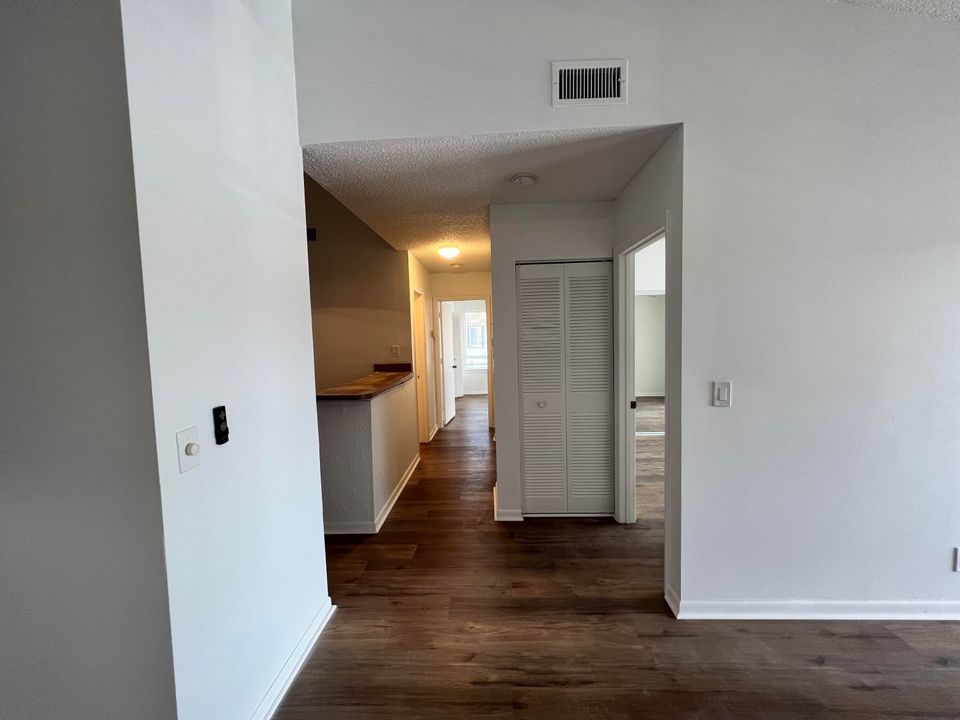 For Rent: $2,500 (2 beds, 2 baths, 980 Square Feet)