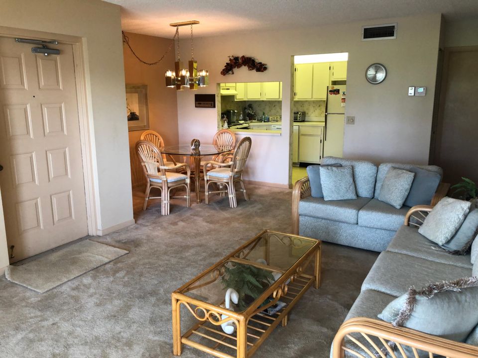 For Rent: $2,000 (1 beds, 1 baths, 830 Square Feet)