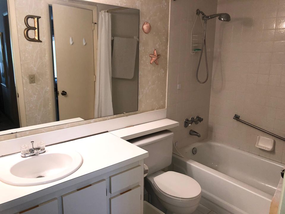 For Rent: $2,000 (1 beds, 1 baths, 830 Square Feet)