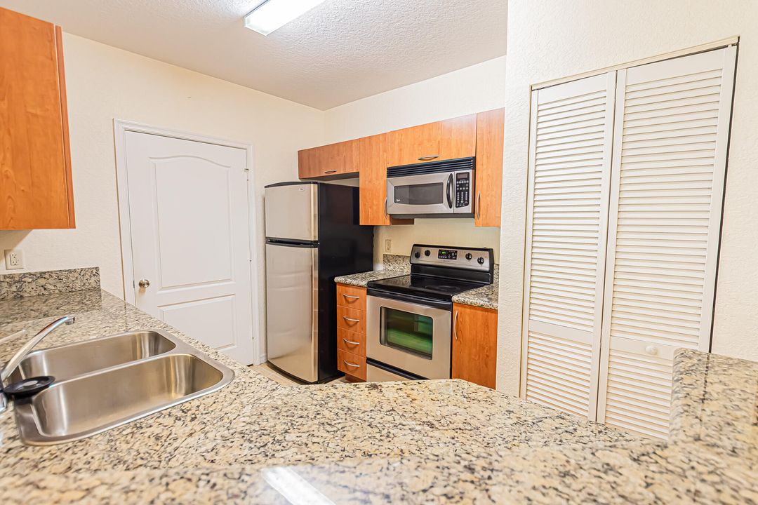 For Sale: $237,900 (2 beds, 2 baths, 1288 Square Feet)