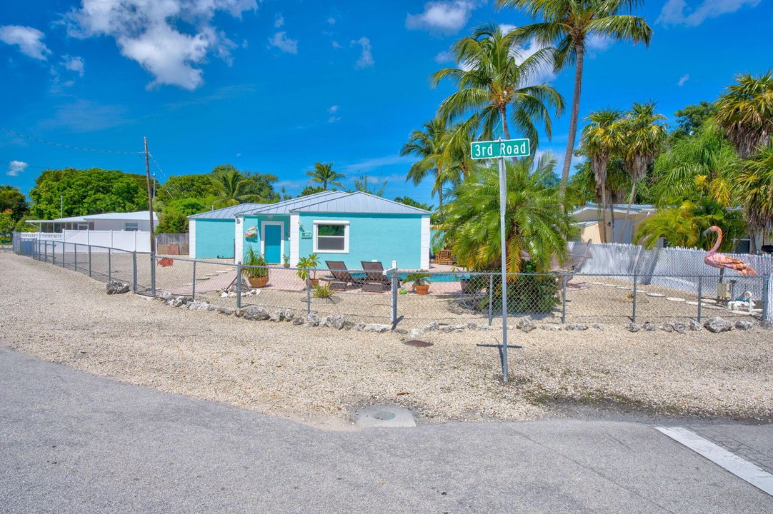 For Sale: $935,000 (3 beds, 2 baths, 1649 Square Feet)