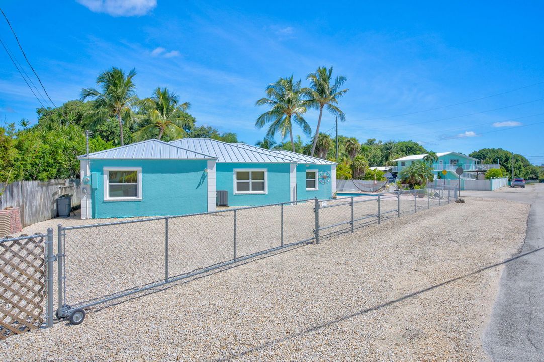 For Sale: $935,000 (3 beds, 2 baths, 1649 Square Feet)