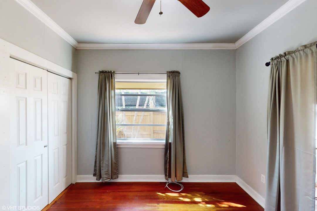 For Sale: $410,000 (2 beds, 1 baths, 739 Square Feet)