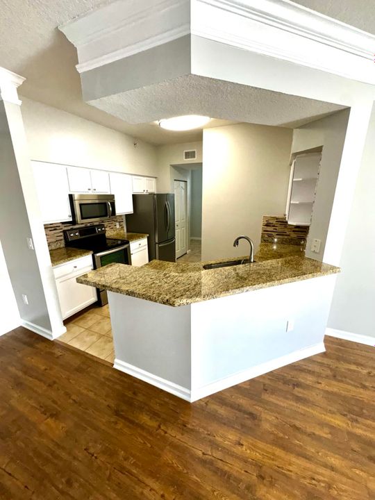 For Rent: $2,800 (2 beds, 2 baths, 1141 Square Feet)