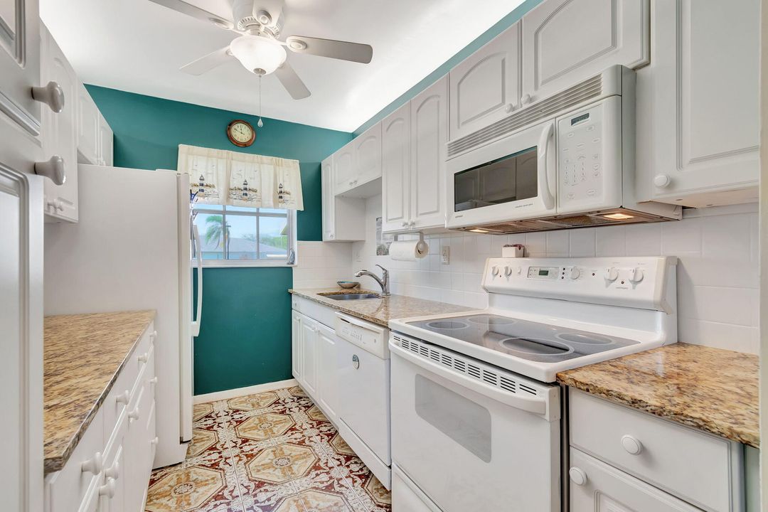 For Sale: $185,000 (1 beds, 2 baths, 1080 Square Feet)