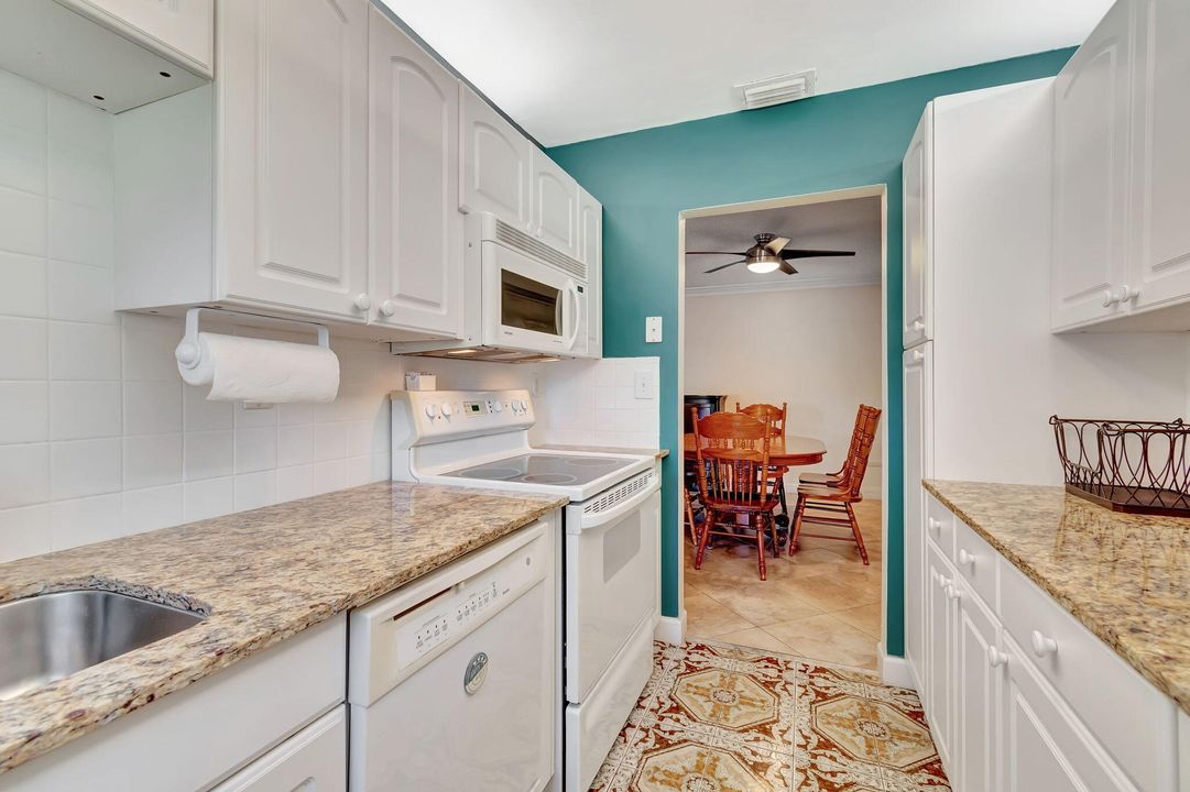 For Sale: $185,000 (1 beds, 2 baths, 1080 Square Feet)