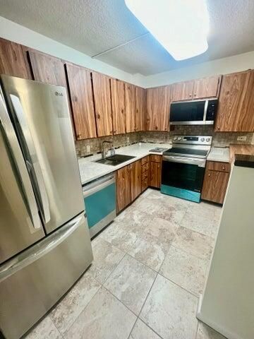 For Rent: $2,750 (3 beds, 2 baths, 1596 Square Feet)