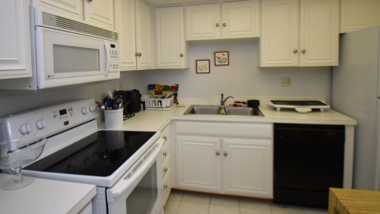 For Rent: $2,500 (2 beds, 2 baths, 1034 Square Feet)