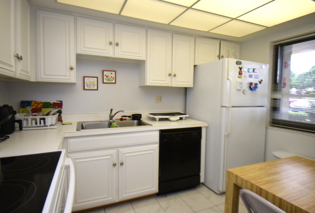 For Rent: $2,500 (2 beds, 2 baths, 1034 Square Feet)