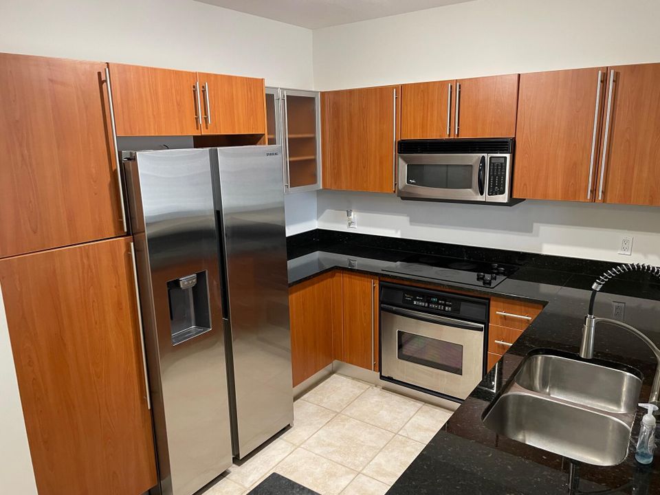 For Rent: $2,500 (1 beds, 1 baths, 777 Square Feet)