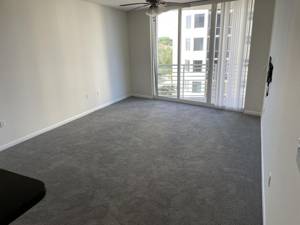 For Rent: $2,500 (1 beds, 1 baths, 777 Square Feet)