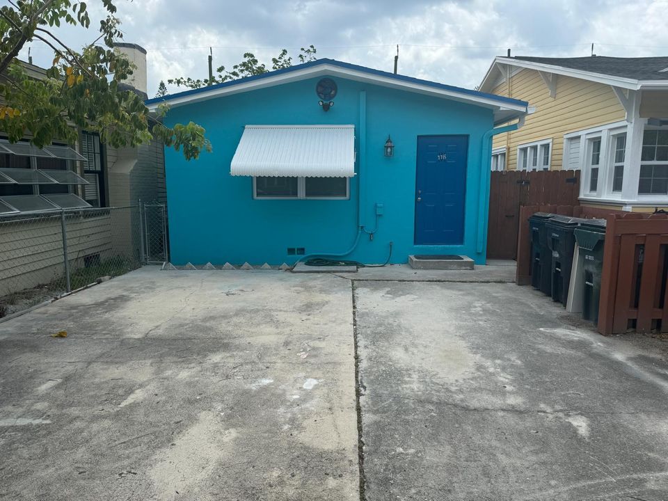 For Rent: $1,850 (1 beds, 1 baths, 720 Square Feet)