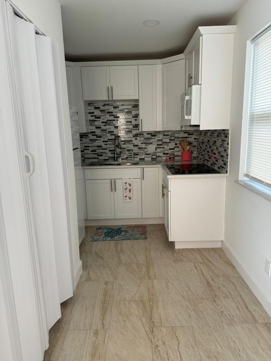 For Rent: $1,850 (1 beds, 1 baths, 720 Square Feet)