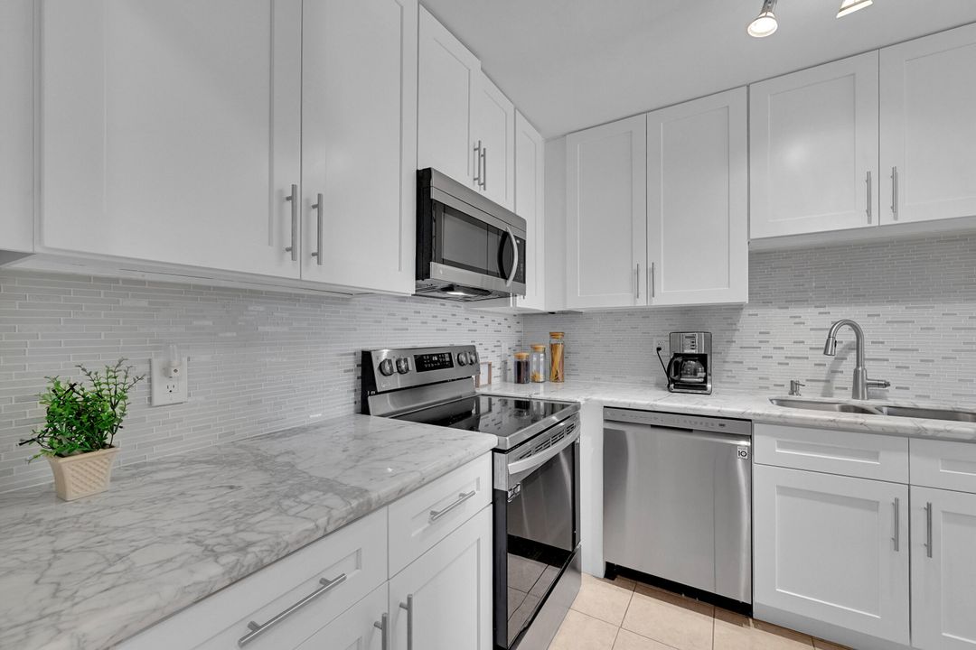 For Sale: $229,000 (2 beds, 2 baths, 1167 Square Feet)