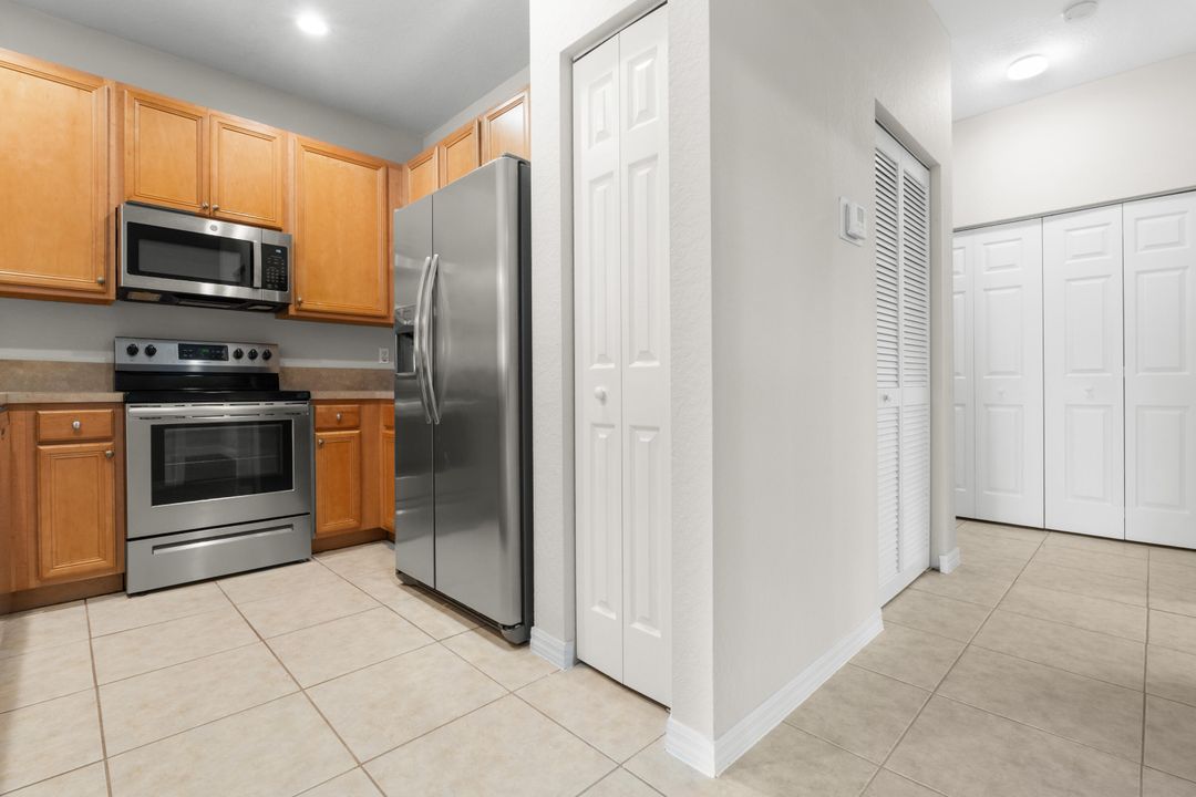 Active With Contract: $294,900 (3 beds, 2 baths, 1316 Square Feet)