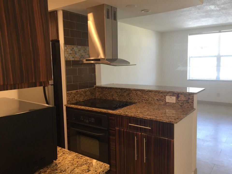 For Rent: $2,000 (1 beds, 1 baths, 640 Square Feet)