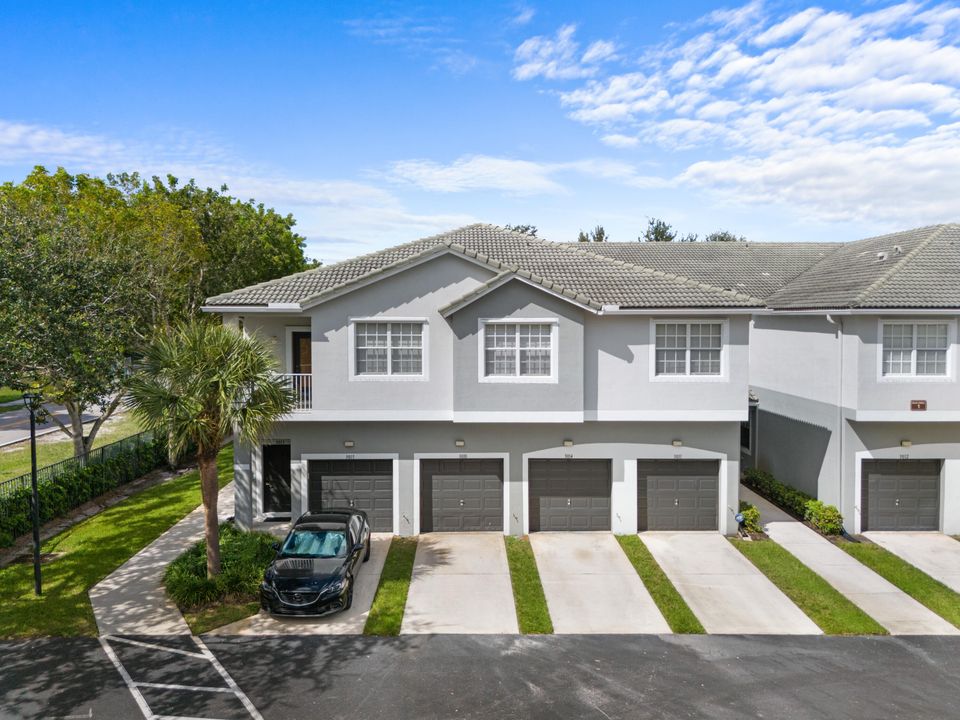 Active With Contract: $294,900 (3 beds, 2 baths, 1316 Square Feet)