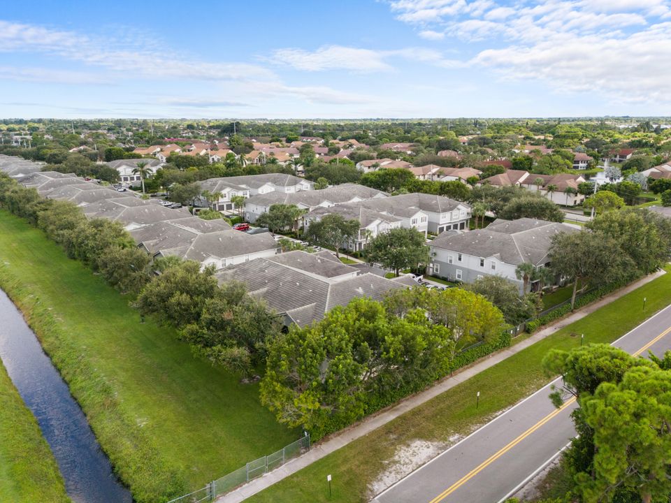 Active With Contract: $294,900 (3 beds, 2 baths, 1316 Square Feet)