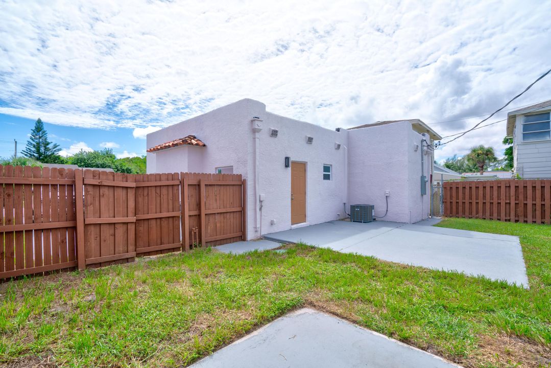 For Sale: $430,000 (3 beds, 2 baths, 1169 Square Feet)