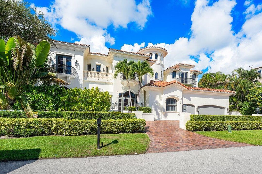 For Sale: $14,495,000 (6 beds, 7 baths, 9296 Square Feet)