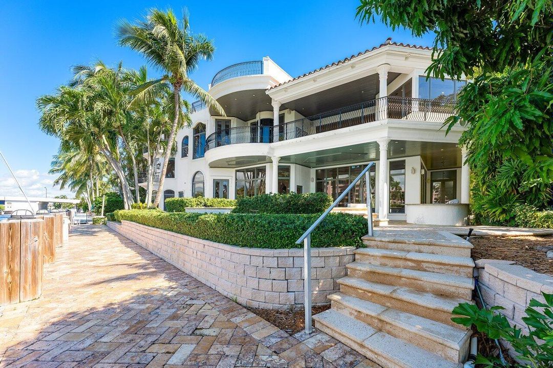 For Sale: $14,495,000 (6 beds, 7 baths, 9296 Square Feet)