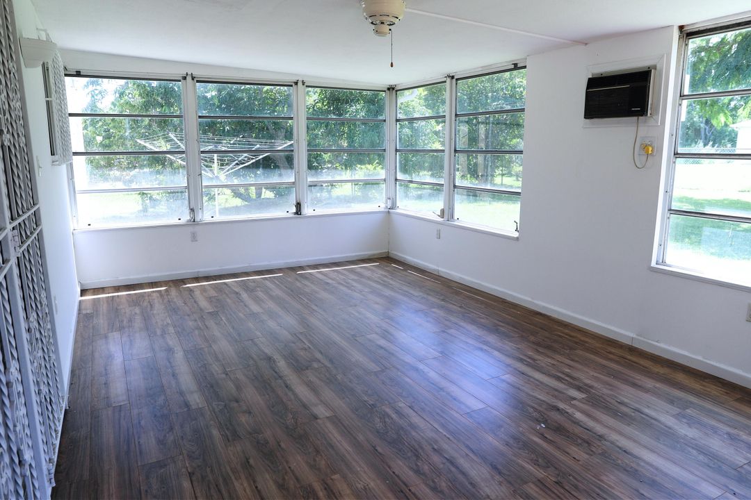 For Sale: $290,000 (2 beds, 2 baths, 988 Square Feet)