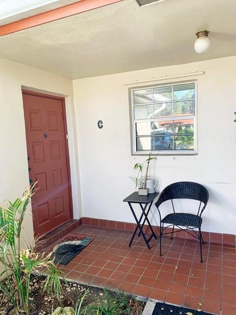 For Rent: $2,100 (1 beds, 1 baths, 1080 Square Feet)