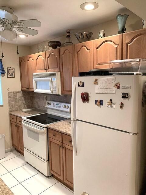 For Rent: $2,100 (1 beds, 1 baths, 1080 Square Feet)