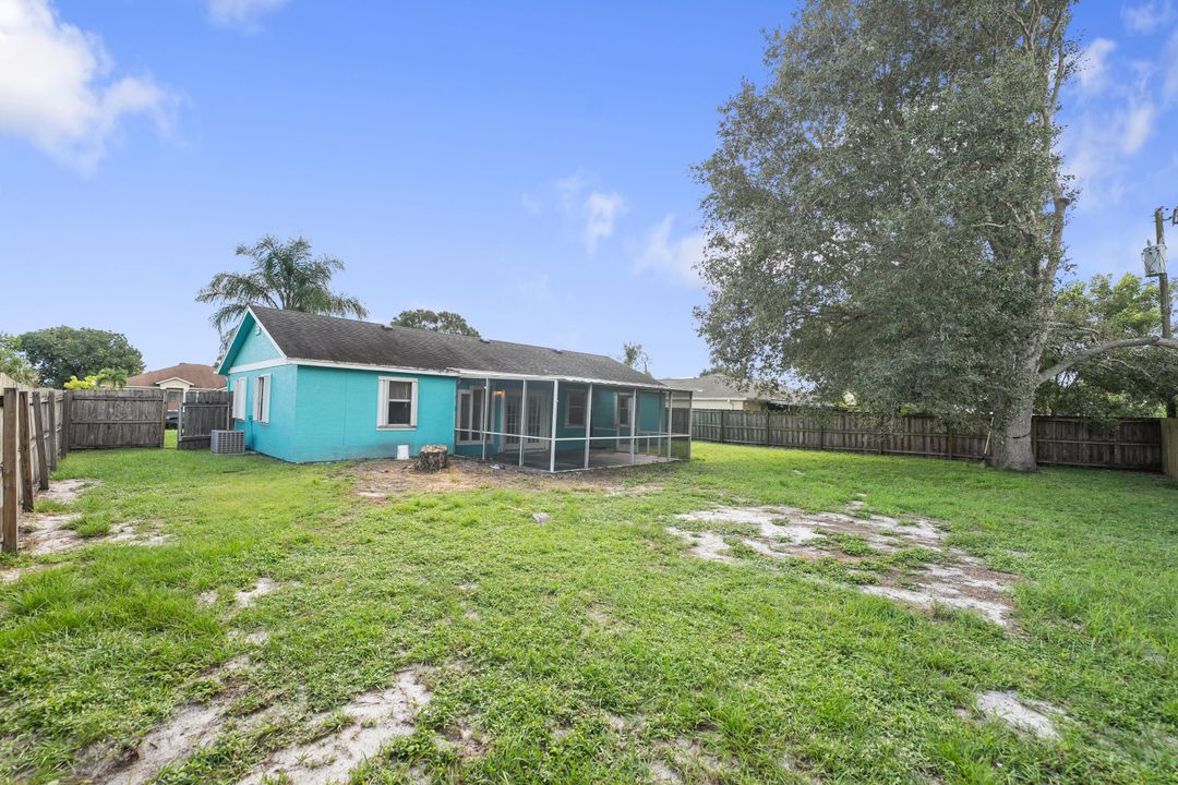 For Sale: $329,900 (3 beds, 2 baths, 1264 Square Feet)