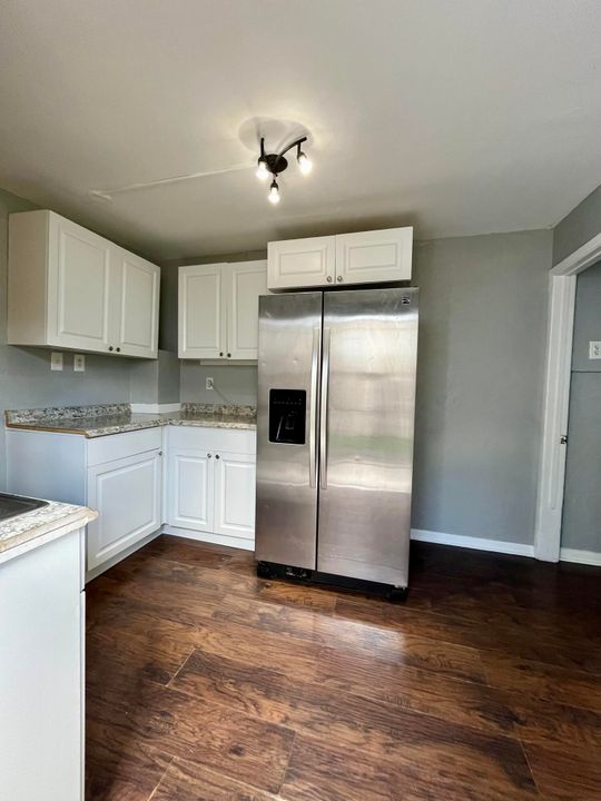 For Rent: $1,150 (1 beds, 1 baths, 1480 Square Feet)