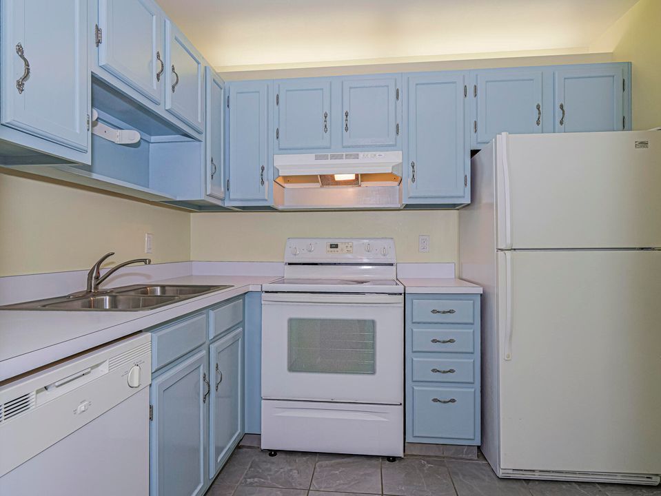 For Sale: $115,000 (1 beds, 1 baths, 630 Square Feet)