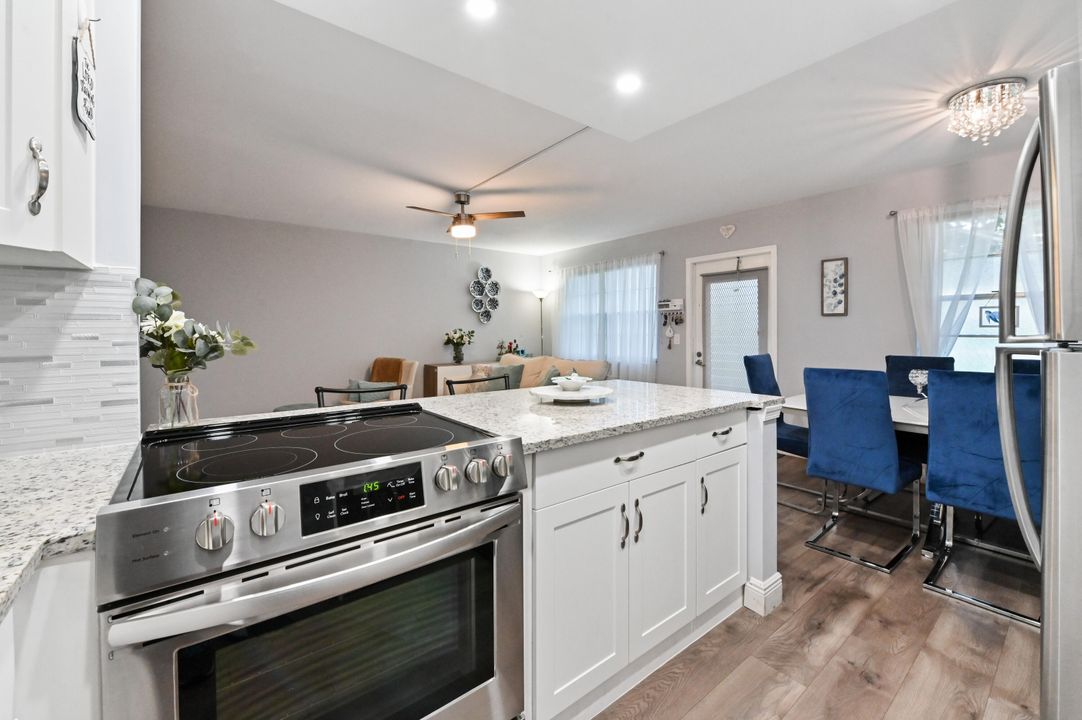 For Sale: $240,000 (2 beds, 2 baths, 820 Square Feet)