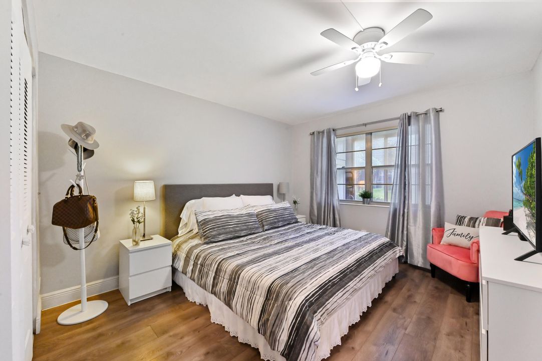 For Sale: $240,000 (2 beds, 2 baths, 820 Square Feet)