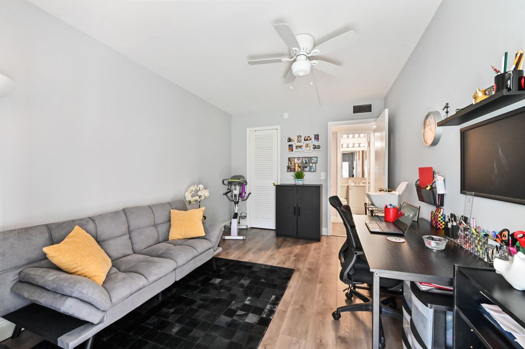 For Sale: $240,000 (2 beds, 2 baths, 820 Square Feet)