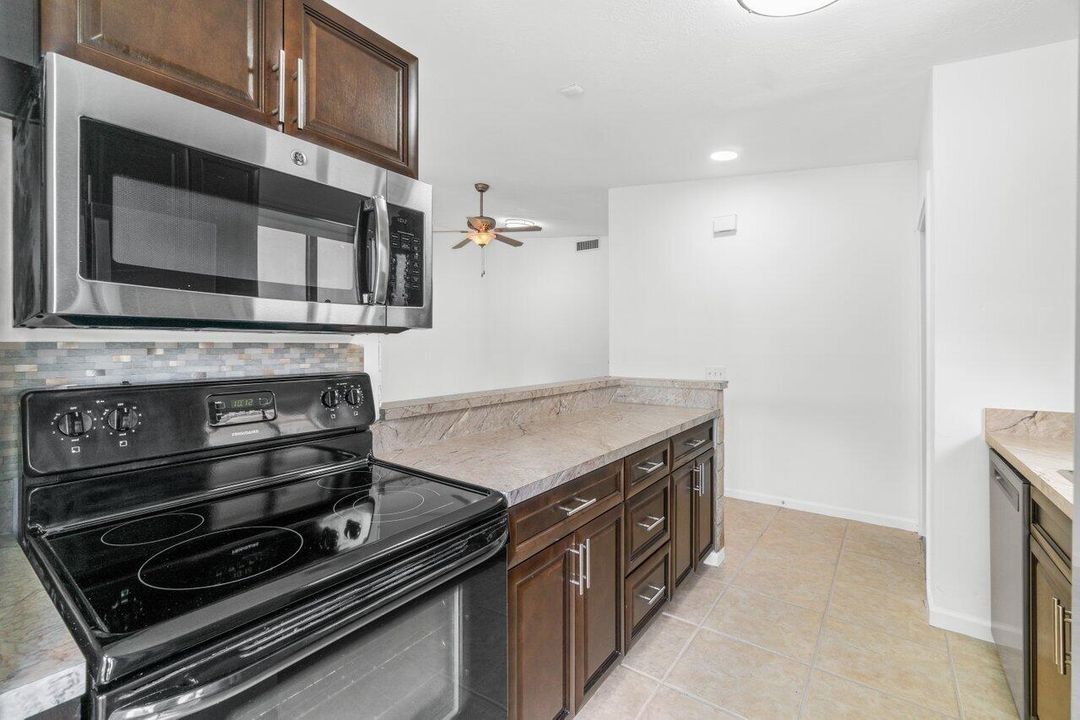 For Sale: $350,000 (2 beds, 2 baths, 1100 Square Feet)