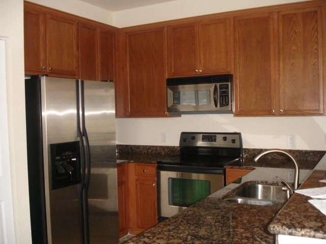 For Rent: $3,000 (2 beds, 2 baths, 1036 Square Feet)