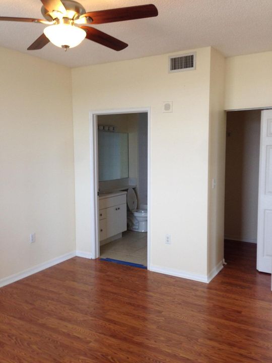 For Rent: $2,750 (2 beds, 2 baths, 1145 Square Feet)