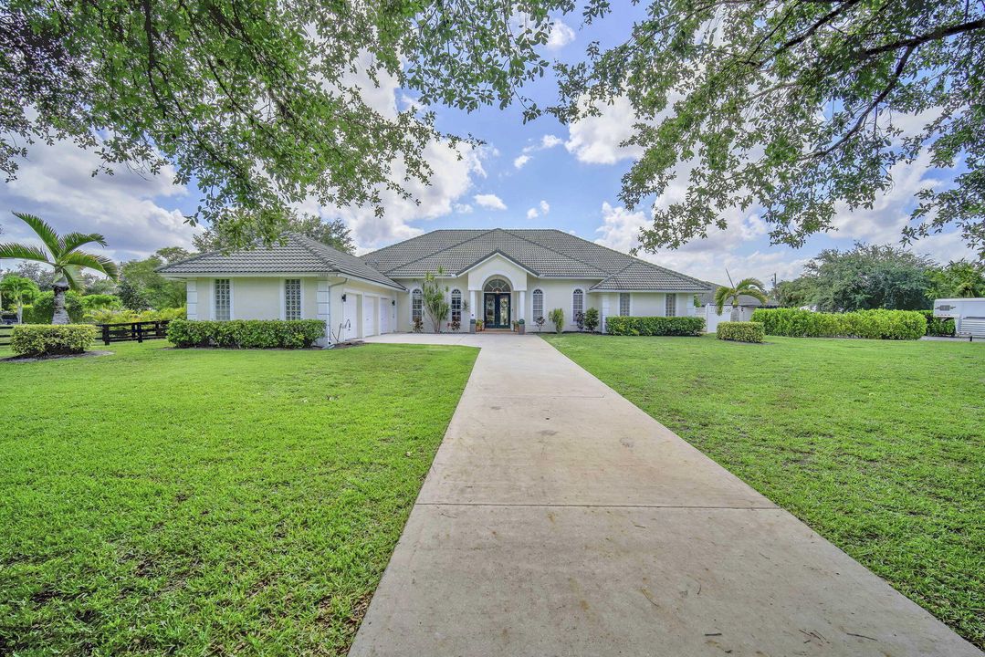 For Sale: $2,997,000 (5 beds, 3 baths, 4489 Square Feet)