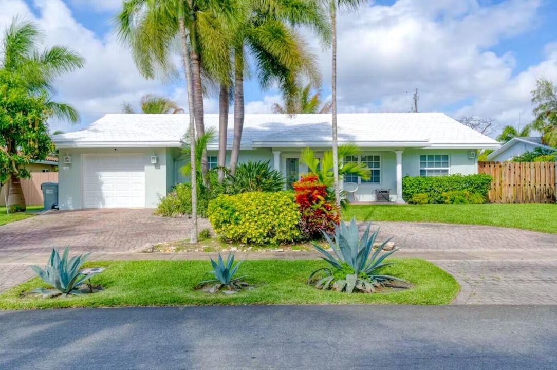 For Sale: $840,000 (3 beds, 3 baths, 1965 Square Feet)