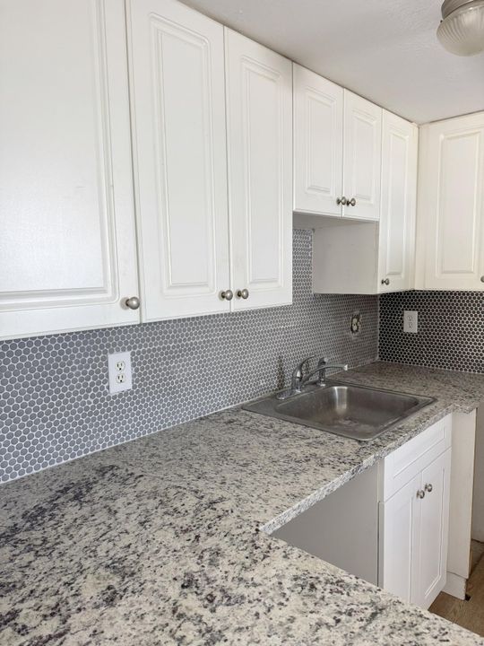 For Rent: $2,395 (3 beds, 2 baths, 1190 Square Feet)