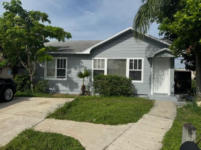 For Rent: $2,550 (3 beds, 1 baths, 1250 Square Feet)