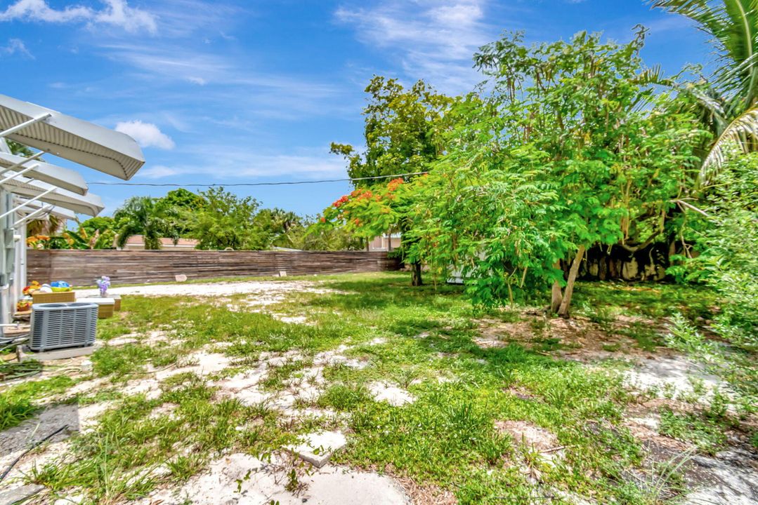 For Sale: $649,000 (3 beds, 2 baths, 828 Square Feet)