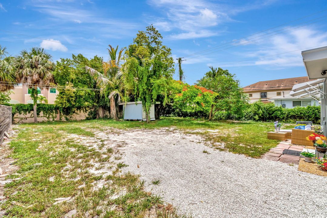 For Sale: $649,000 (3 beds, 2 baths, 828 Square Feet)