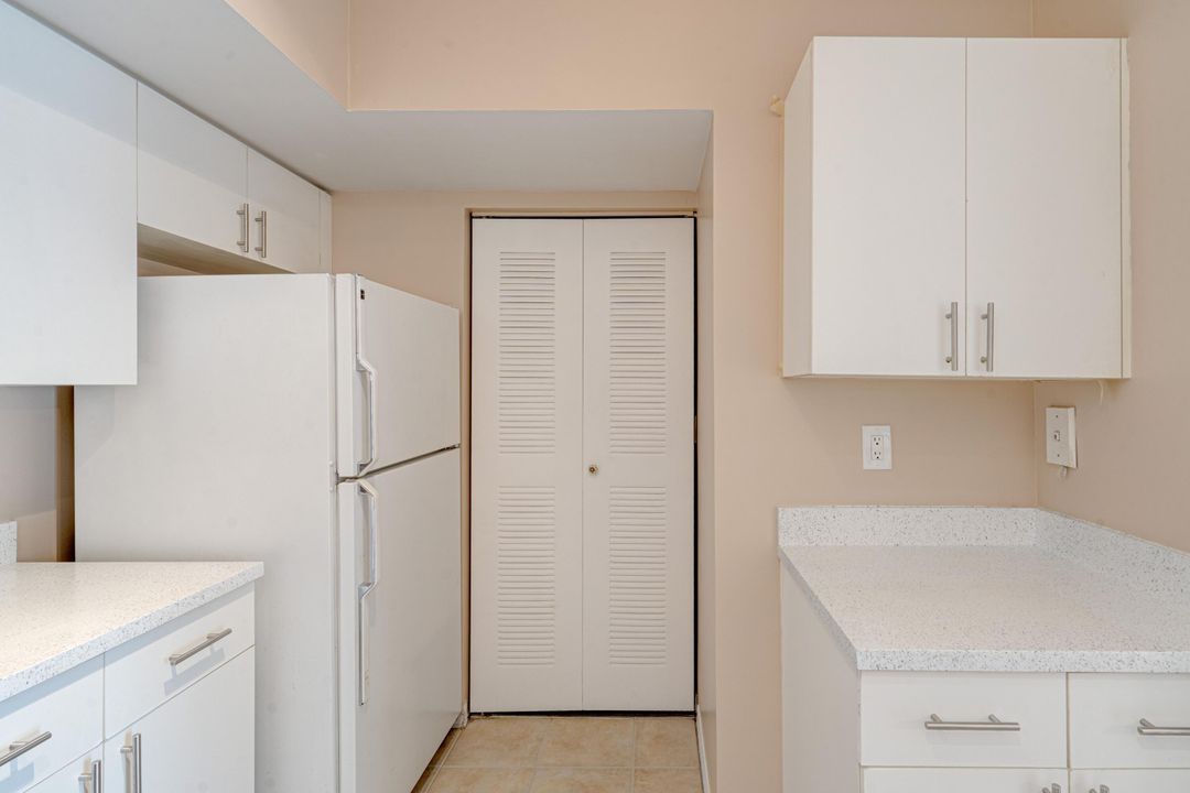 For Rent: $2,300 (2 beds, 2 baths, 1112 Square Feet)