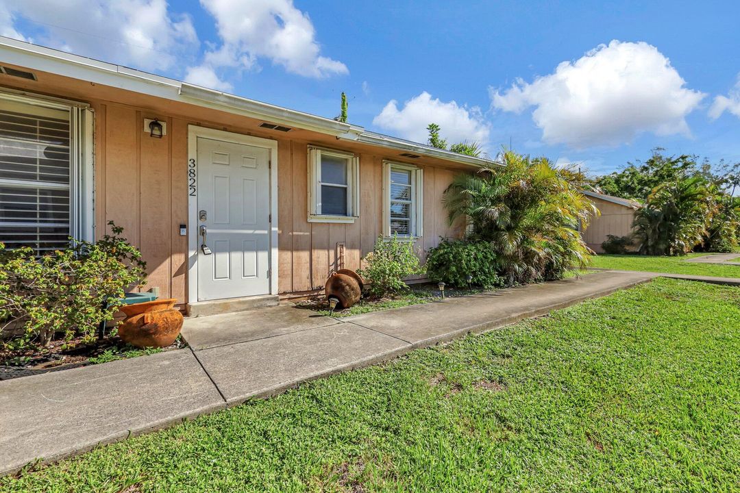 For Sale: $225,000 (2 beds, 2 baths, 888 Square Feet)