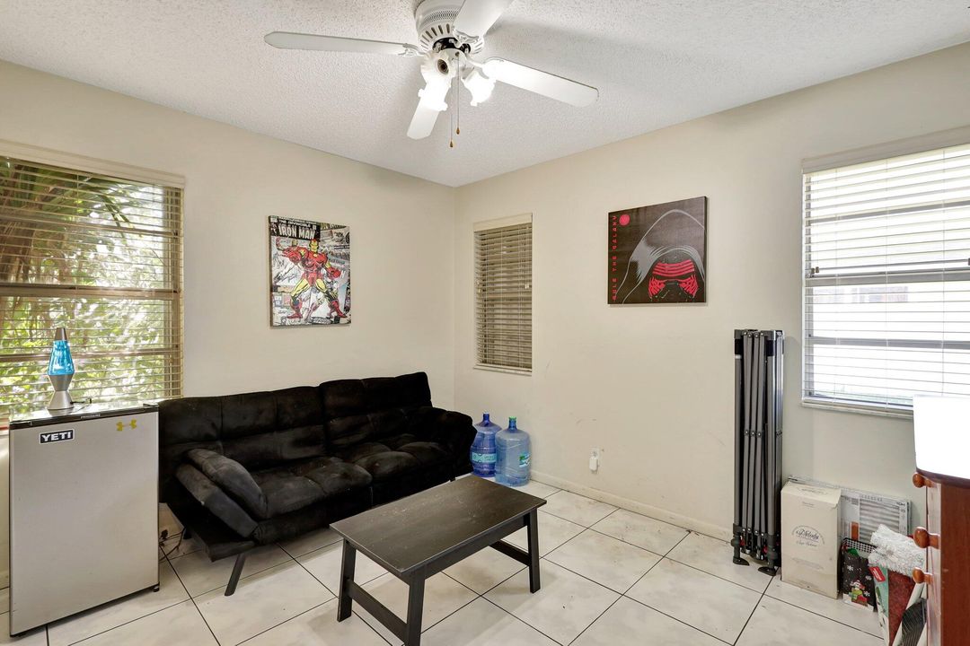 For Sale: $225,000 (2 beds, 2 baths, 888 Square Feet)