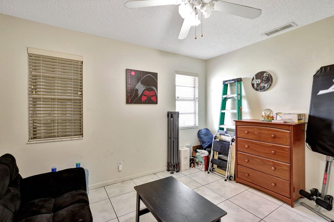 For Sale: $225,000 (2 beds, 2 baths, 888 Square Feet)