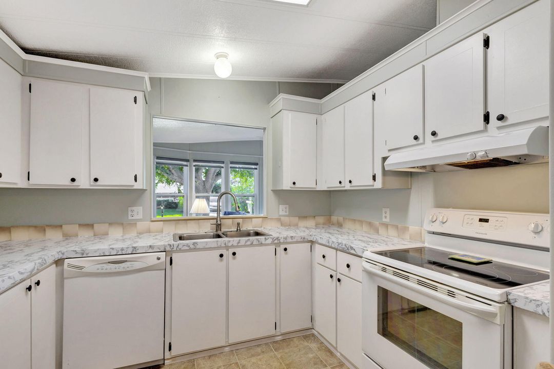 For Sale: $265,000 (2 beds, 2 baths, 1151 Square Feet)