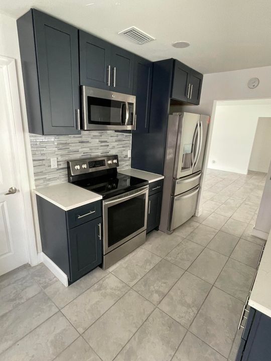 For Rent: $2,600 (2 beds, 2 baths, 1428 Square Feet)