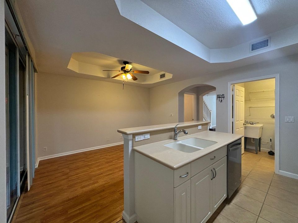 For Rent: $2,550 (3 beds, 2 baths, 1471 Square Feet)